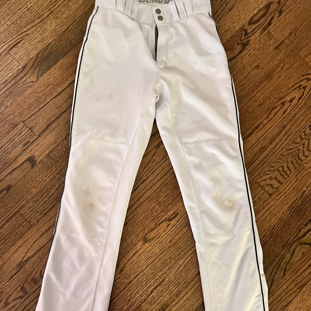 Used baseball pants. Signs of wear but no rips